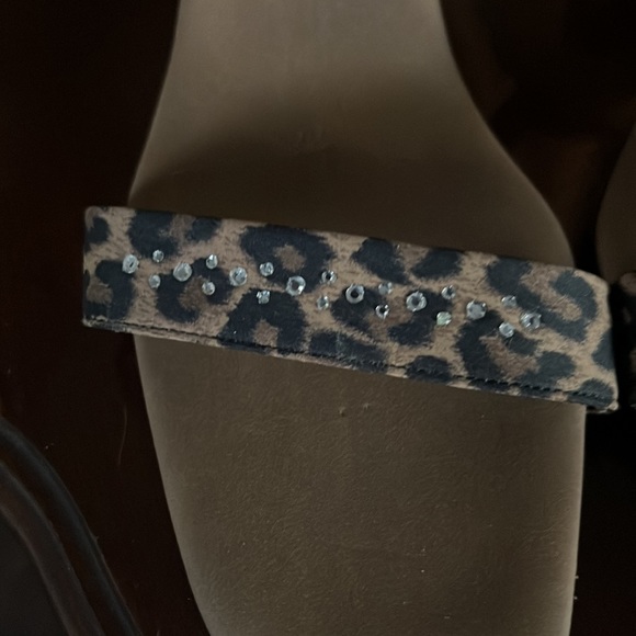 Sooo Cute!!! Onex Leopard Print Ladies Shoes - Picture 9 of 14